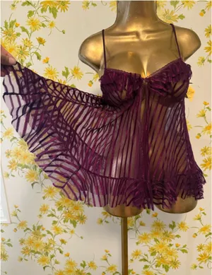 Sexy see through burgundy top size 32 thumbnail 3