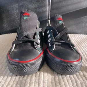NEW🎉 African Pride Canvas Sneakers with Red & Green Accents Size 40/9 US thumbnail 4