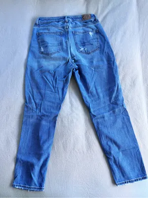 American Eagle Outfitters Distressed Mom Jeans thumbnail 4