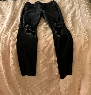 Doesn’t say size but I would think a 00 to a 000, wear and tear thumbnail 1