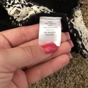 5/$30 🎈 Takeout medium black cropped sweater‎ thumbnail 4