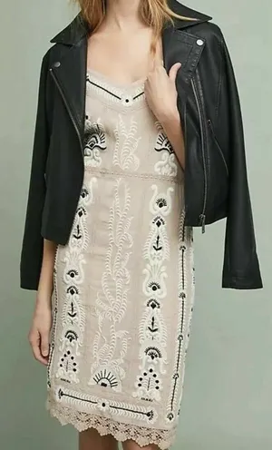 Maeve size med Beige Lace Embroidered Slip Dress with Black Accents thumbnail 1