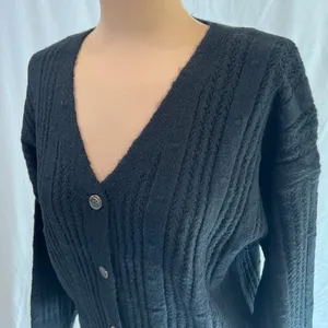 Active USA Women's Size Large Black‎ V-Neck Cardigan Sweater Cozy Basic Crop thumbnail 2