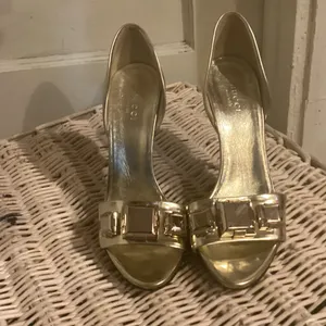 Gucci Gold Heeled Sandals thumbnail 2