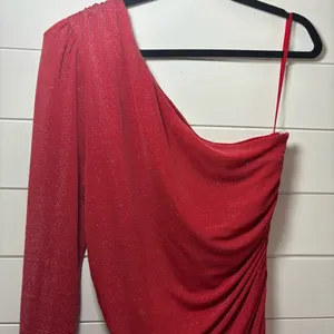 Gabrielle Union New York&Company x FASHION TO‎ FIGURE Red One Shoulder Dress L thumbnail 6