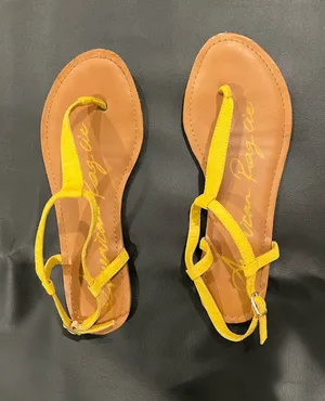 American Ragge yellow sandals size 8/5 thumbnail 1