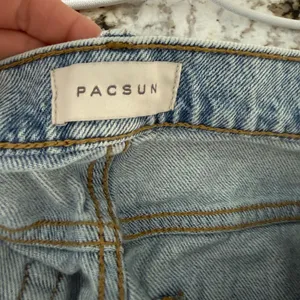 PacSun 90s Straight Leg Distressed Jeans Light Wash Size 28 thumbnail 6