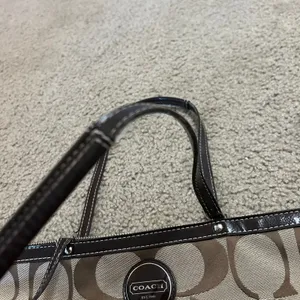 Coach Signature Monogrammed C Canvas Purse Travel Tote Bag Zip Closure thumbnail 6