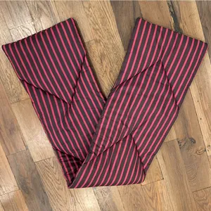 Anthropologie Maeve Striped Black Red Crossover Puffer Scarf OS NEW thumbnail 1