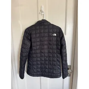 The North Face women's Thermoball Eco black puffer jacket size small thumbnail 2