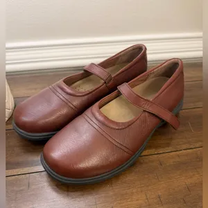 NEW FootSmart Brown Leather Mary Jane Shoes Adjustable Loafers size 9.5XW thumbnail 2