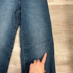Levi’s ribcage straight dark wash button fly vibrate jeans 26” waist 32” length thumbnail 2