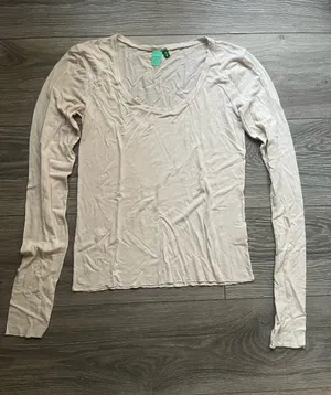Farm Rio Cream Scoop Neck Long Sleeve Fitted Tee Classic Casual Size M Basic thumbnail 1
