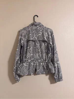 Lululemon run: travel to track jacket thumbnail 2