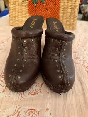 American Vintage Vintage Y2K Women's Brown Studded Leather Mule Heels Clogs Boho Festival 2000s thumbnail 2