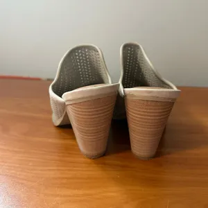Dolce Vita Kenley Mule Beige Cream Perforated Suede Pointed Toe Heels‎ Shoes 8.5 thumbnail 6