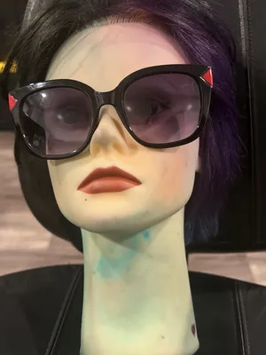 Guess Black Cat-Eye Sunglasses with Pink Corner Accents thumbnail 3