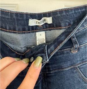 Refuge Women’s Distressed Dark Wash Skinny Jeans Size 6 thumbnail 6