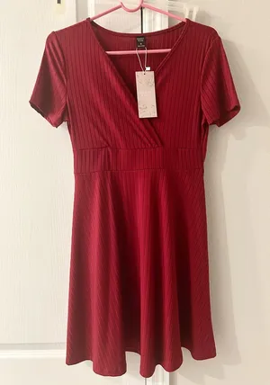 NWT Women’s Red V-Neck Dress Size Medium thumbnail 1