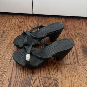 Crocs Cyprus IV Sandals Womens 8 Shoes Black Rubber Heel Slide Strappy Comfort thumbnail 3