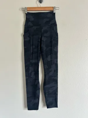 Lululemon Women's Black Gray Camouflage Nylon Lycra Leggings Size 2 thumbnail 2