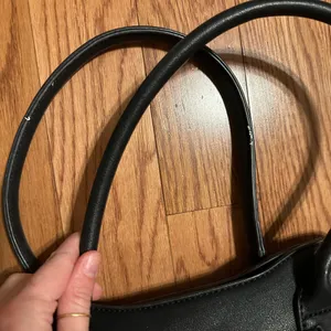 Elegant Black Handbag thumbnail 2