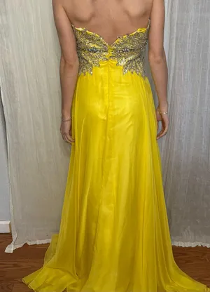Yellow formal gown Size 8 thumbnail 2