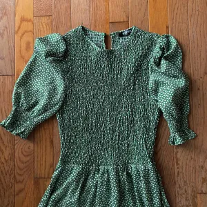 Elegant Green Maxi Dress thumbnail 3