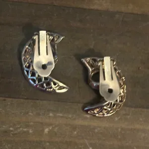 Vintage swirly filigree crescent clip on earrings thumbnail 5
