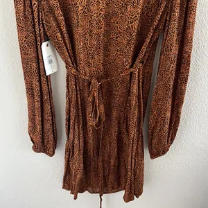 NWT Billabong Spring Romance Leopard Print Wrap Dress Long Sleeve Medium thumbnail 9