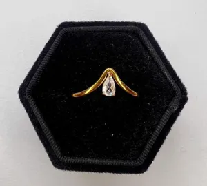 V shaped dainty gold ring Size 6 thumbnail 1