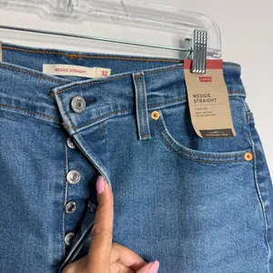 NWT Levi's Women's Wedgie‎ Straight HighRise Stretch Jeans Size 32 x 28 thumbnail 4