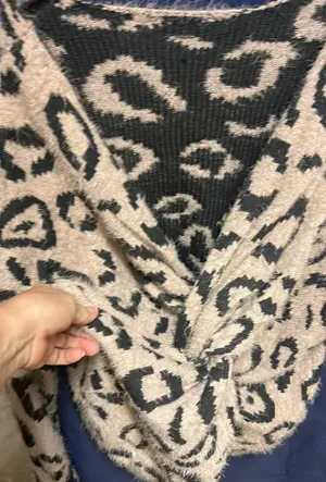 Easel Boutique sweater thumbnail 2