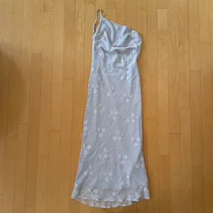 Princess Polly Jazmira one shoulder floral lavender maxi dress with open back thumbnail 2