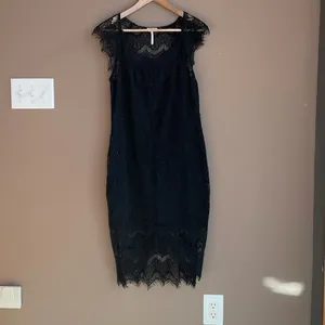 Free People Peekaboo Scalloped Lace Slip Dress‎ in Black Size Small thumbnail 4