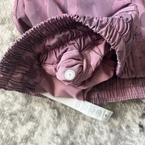 Lululemon Hotty Hot Short II *Long 4" thumbnail 4