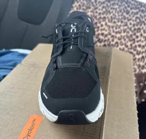 On Cloud Shoes thumbnail 3