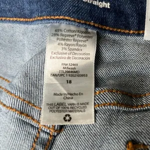Time & Tru Distressed Medium Wash Straight Leg Jeans 18 thumbnail 4