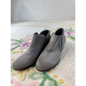 Maurices Bridget Grey Textile Ankle Booties Low Block Heel 8M‎ 98190 thumbnail 2