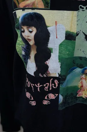 Melanie Martinez Graphic Crewneck Sweatshirt Size Large thumbnail 2