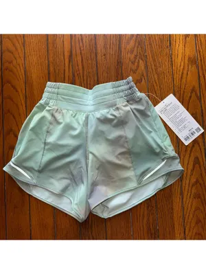 Lululemon Hotty Hot Short High Rise 4” Lined, Chroma Drift Green Size 2 NWT thumbnail 2