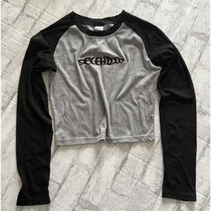 Y2K Style Raglan Long Sleeve Cropped Crew Neck Ribbed Black And Gray Shirt Top M thumbnail 4