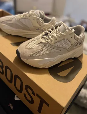 Yeezy Boost 700 Analog thumbnail 1