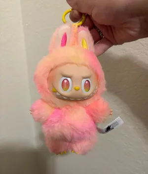 Labubu Loyalty Pink thumbnail 1