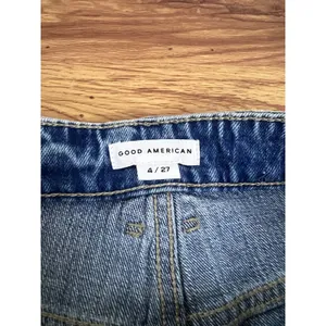 Good American Distressed High Rise Denim Shorts Light Wash Size 4 27 thumbnail 3