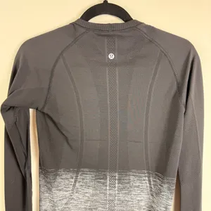Lululemon Swiftly Tech Long Sleeve Crew Black Gray‎ Ombre Thumbhole Shirt Size 6 thumbnail 7