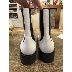 STUART WEITZMAN LODGE ZIP BOOTIE WHITE ANKLE BOOTS FRONT ZIPPER SHOE Size 8 thumbnail 5