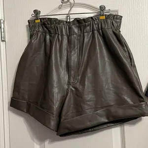 Abercrombie & Fitch Vegan Leather High Waist Paperbag Shorts Minimalist Neutral thumbnail 2
