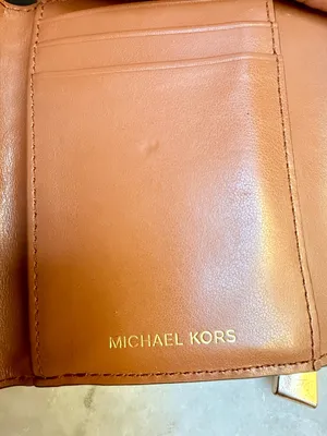 Michael Kors Carmen Medium
Envelope Trifold Wallet - Pink
Stripe thumbnail 8