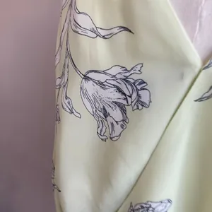 Banana Republic V-Neck Peplum Career Blouse in a Creamy Floral Yellow Sz‎ XL thumbnail 12